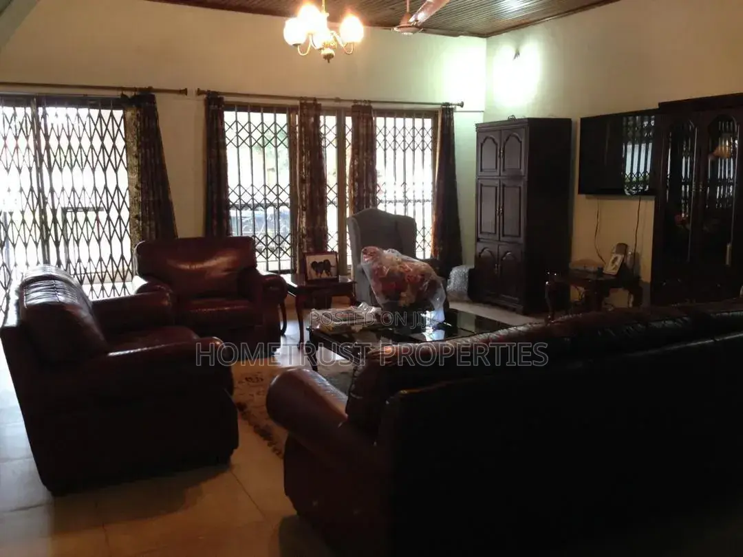5bdrm House in Achimota Cfc, The Mall for sale