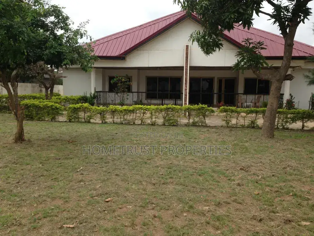 5bdrm House in Achimota Cfc, The Mall for sale
