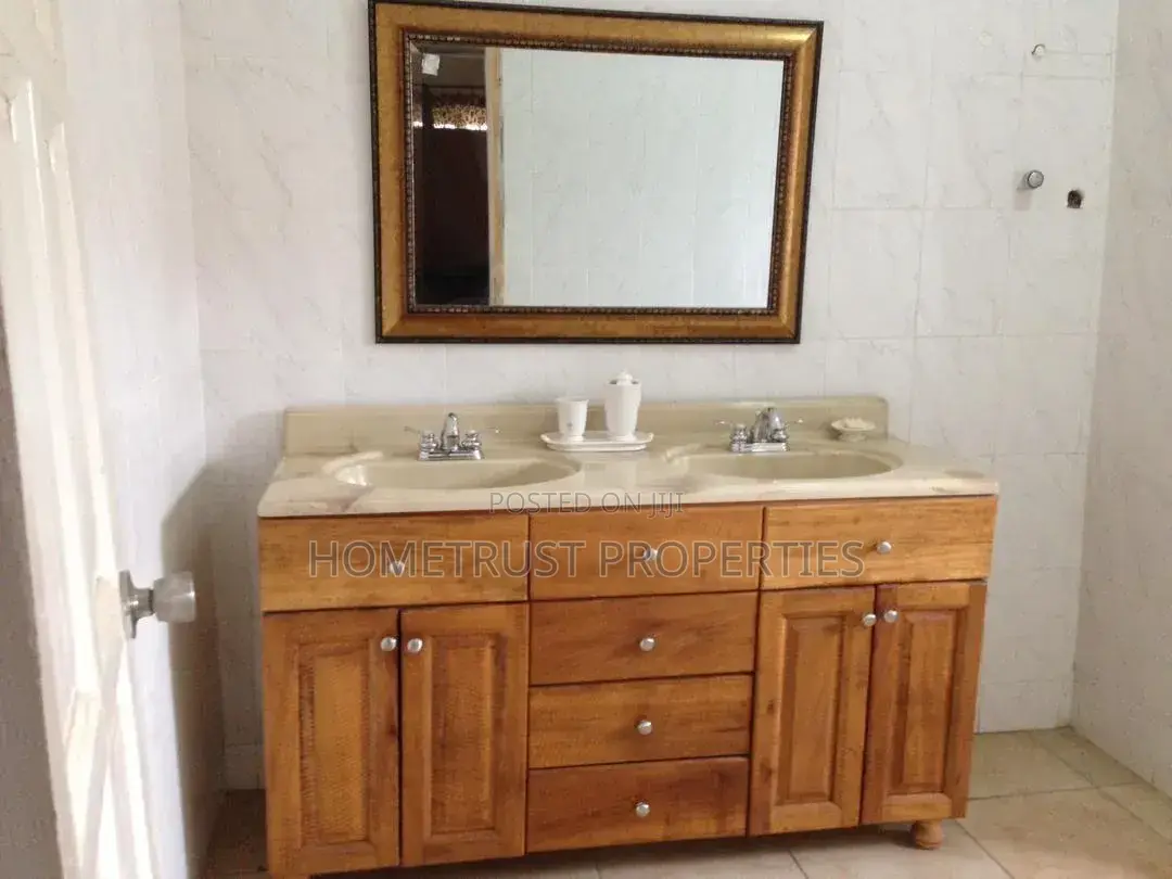 5bdrm House in Achimota Cfc, The Mall for sale