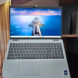 Laptop Dell Precision 3580 16GB Intel Core i7 SSD 512GB