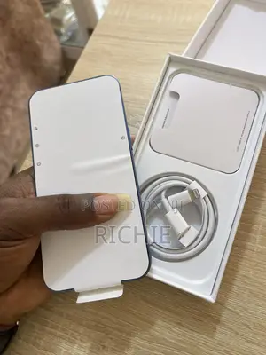 New Apple iPhone 13 256 GB Blue