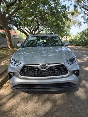 Toyota Highlander 2022 Silver