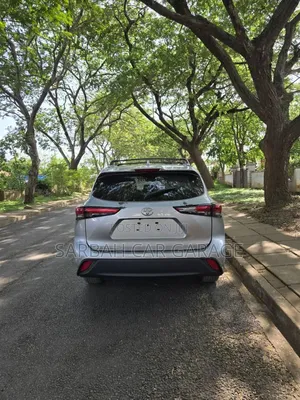 Toyota Highlander 2022 Silver