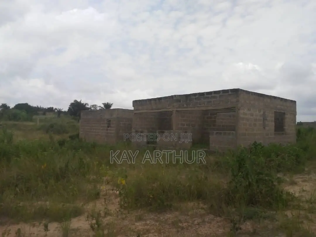 4bdrm Apartment in Amasaman for sale