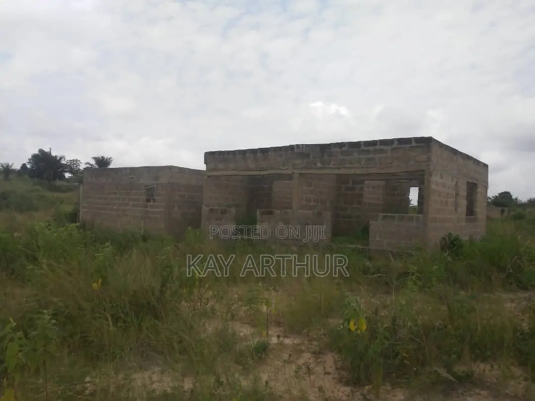 4bdrm Apartment in Amasaman for sale