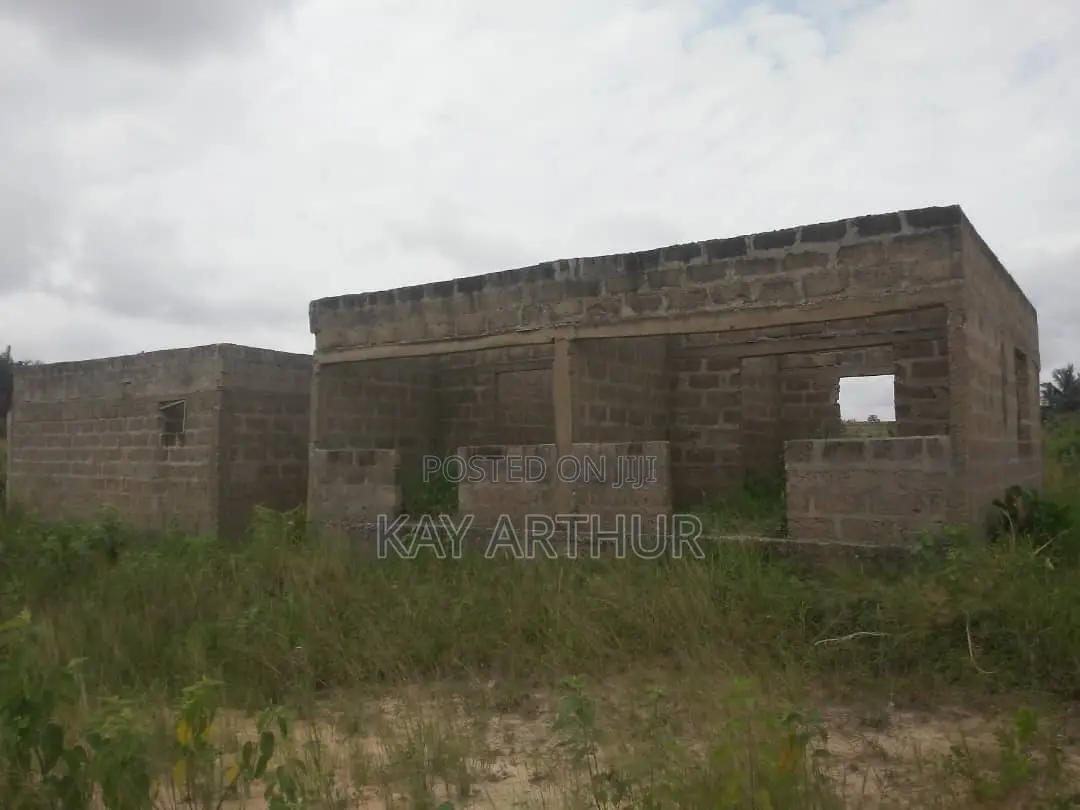 4bdrm Apartment in Amasaman for sale