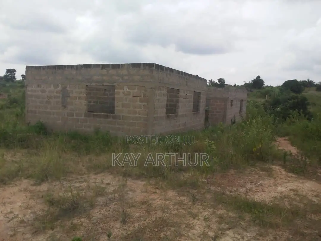 4bdrm Apartment in Amasaman for sale