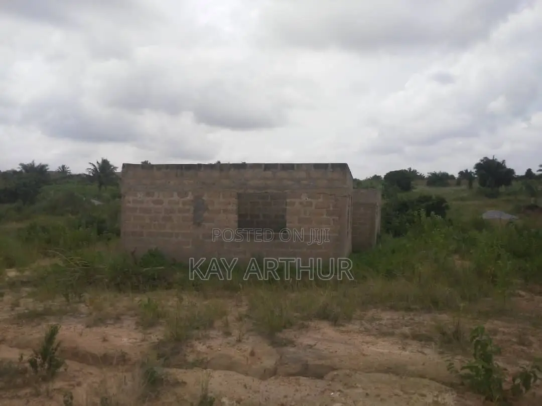 4bdrm Apartment in Amasaman for sale