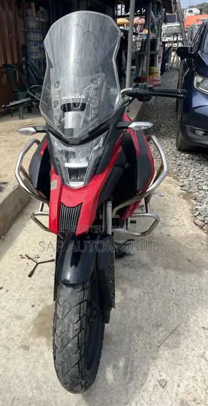 Honda CB 2022 Red