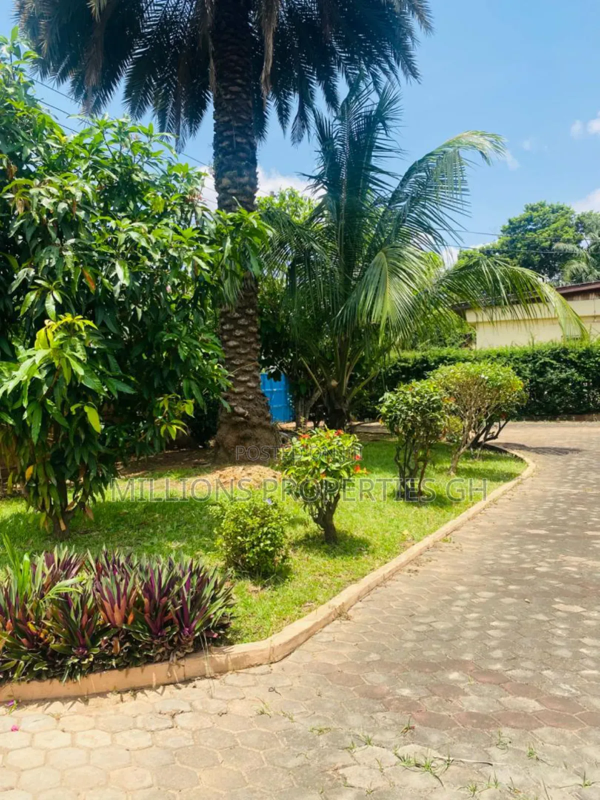 5bdrm House in Millions Properties, Accra Metropolitan for sale