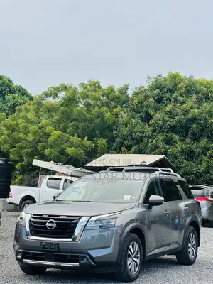 Nissan Pathfinder SL 2022 Gray
