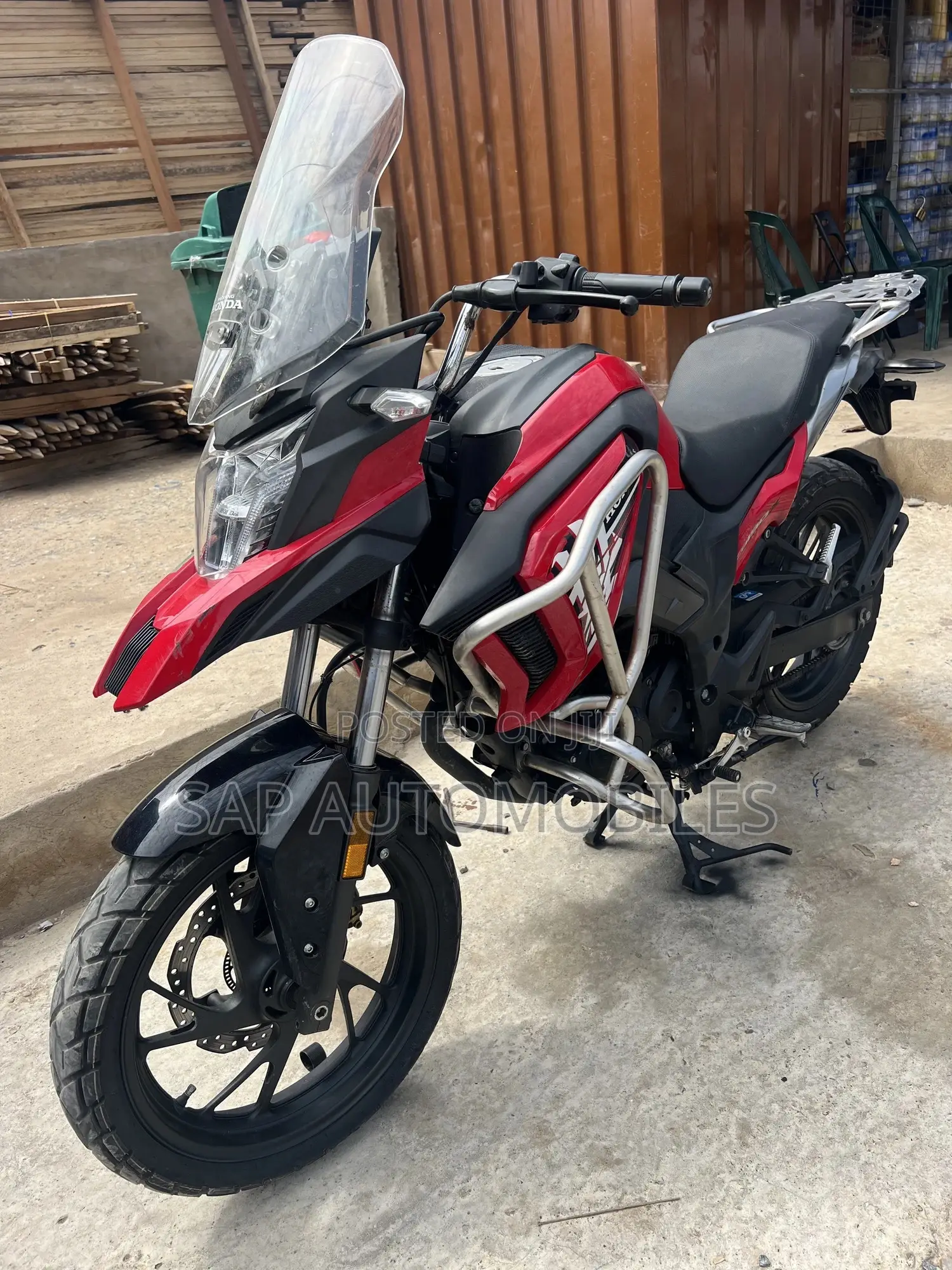 Honda CB 2022 Red