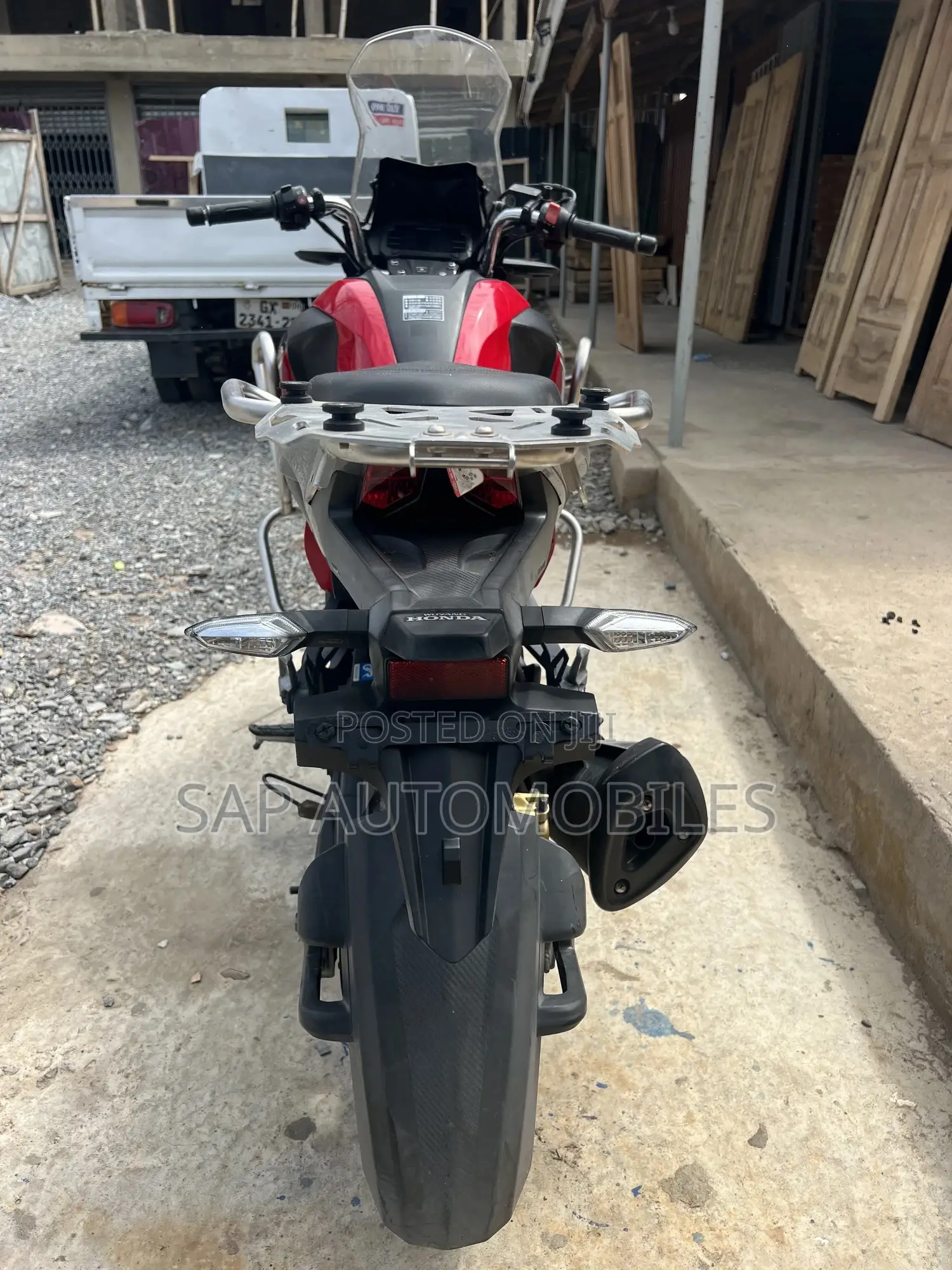 Honda CB 2022 Red