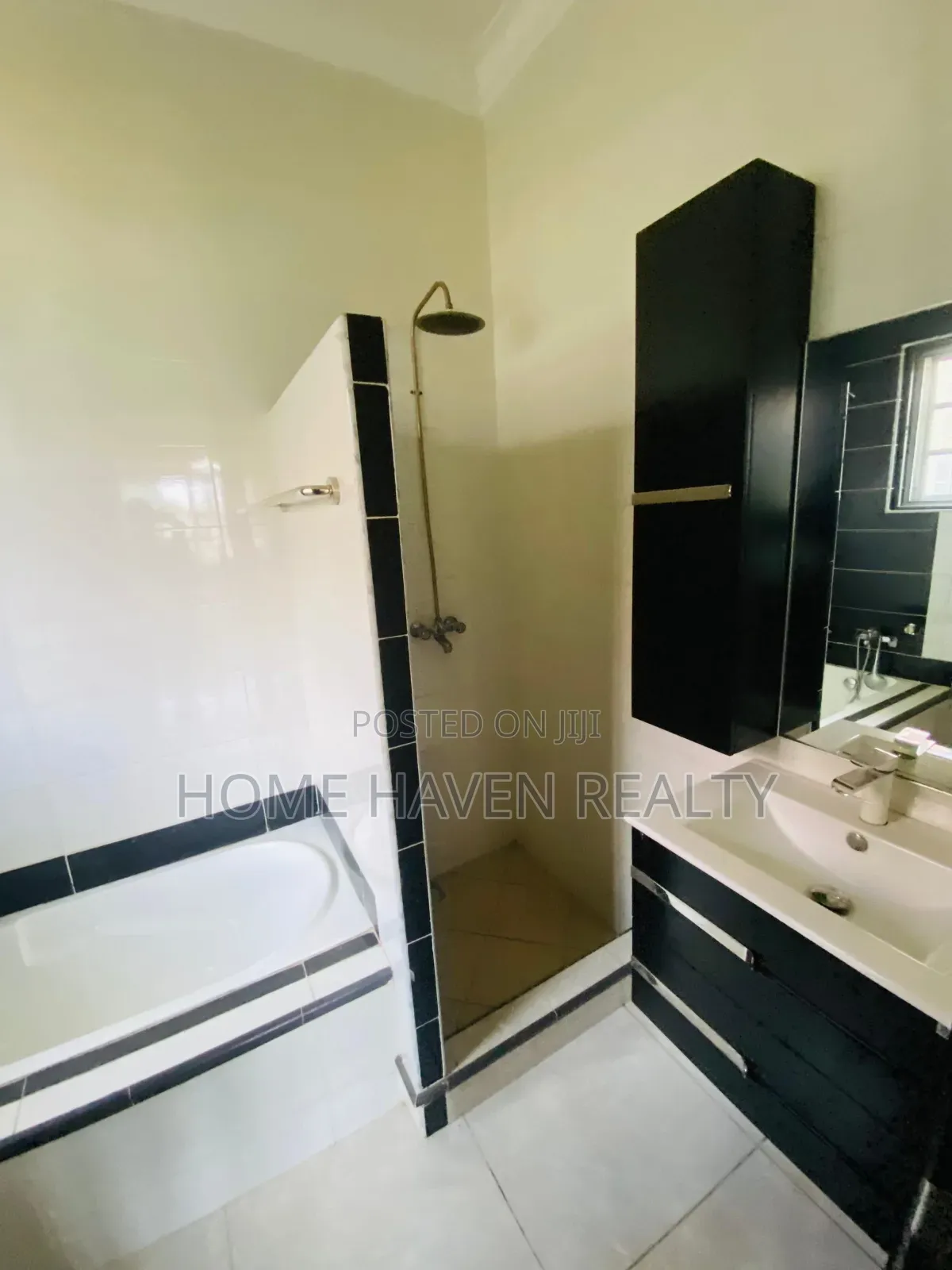 4bdrm House in Dome, Parakuo Estate for rent