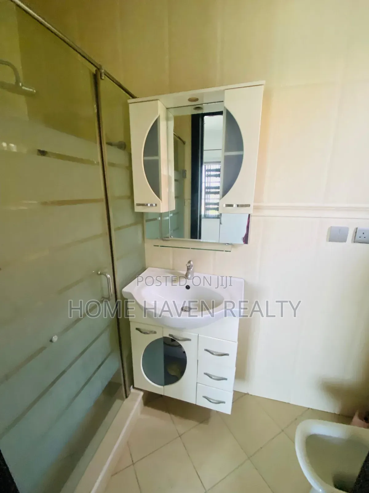4bdrm House in Dome, Parakuo Estate for rent