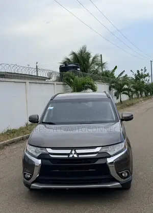 Mitsubishi Outlander 2016 Gold