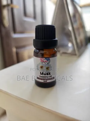 Musk Essential Oil From Ambrette Seeds