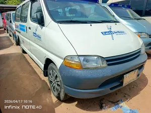 Toyota HiAce 2000 White