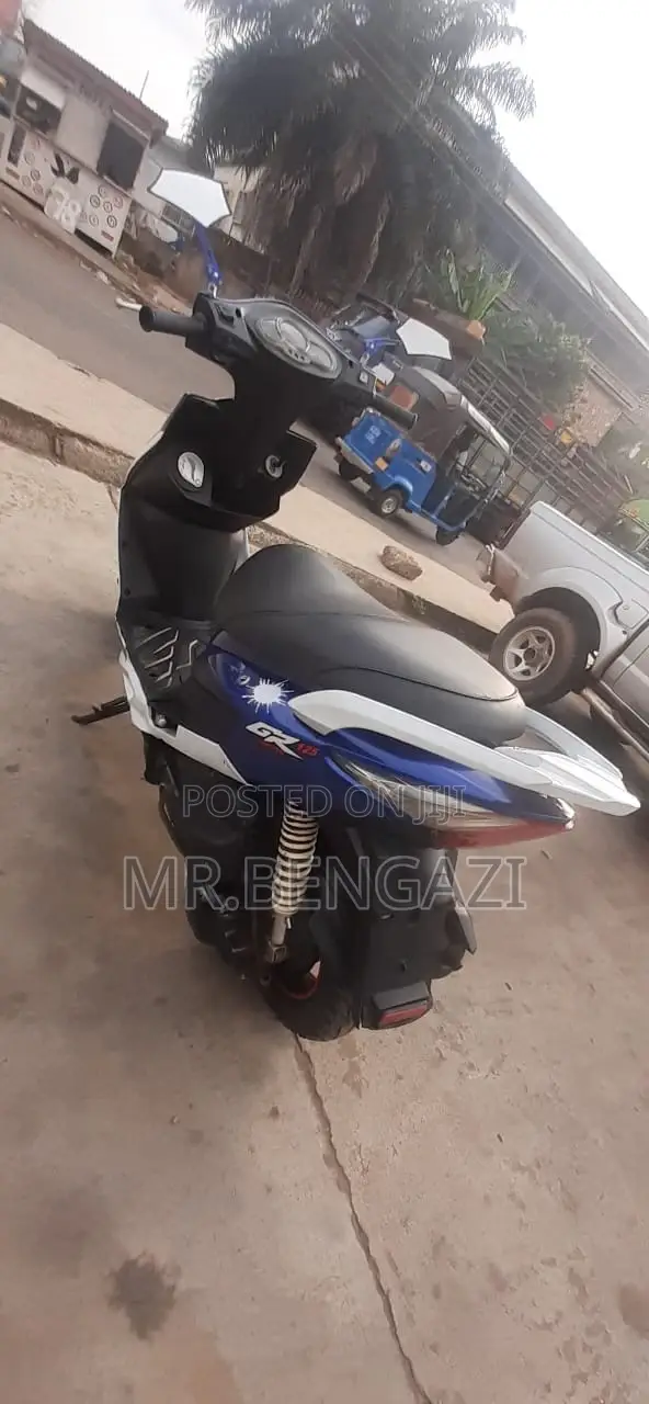 New SYM Fnx 125 2025 Blue