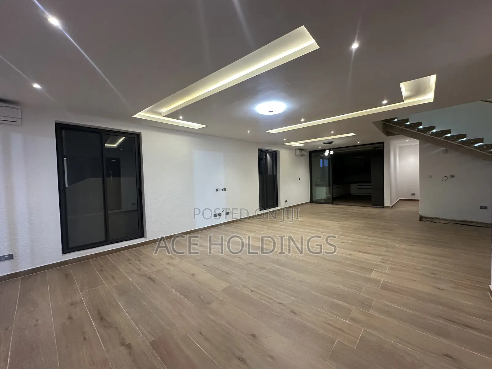 4bdrm Mansion in Ashaley Botwe, School Junction for sale