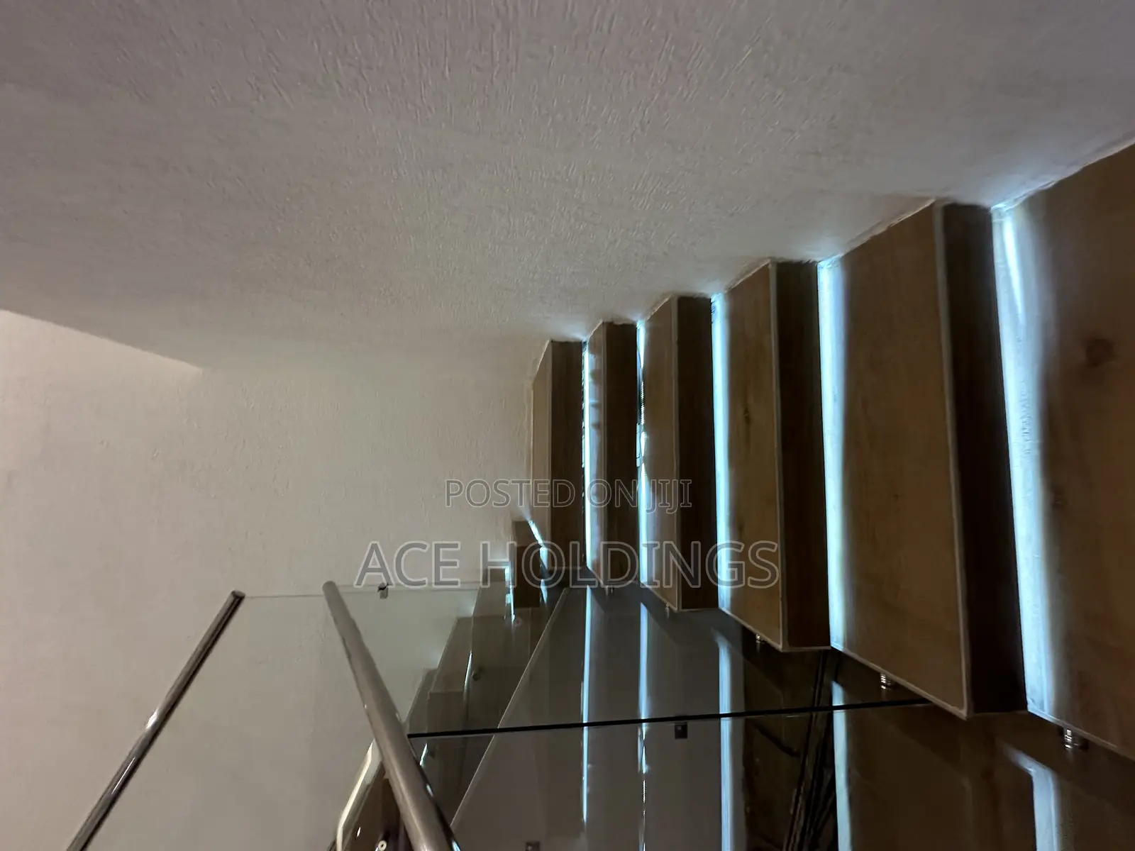 4bdrm Mansion in Ashaley Botwe, School Junction for sale