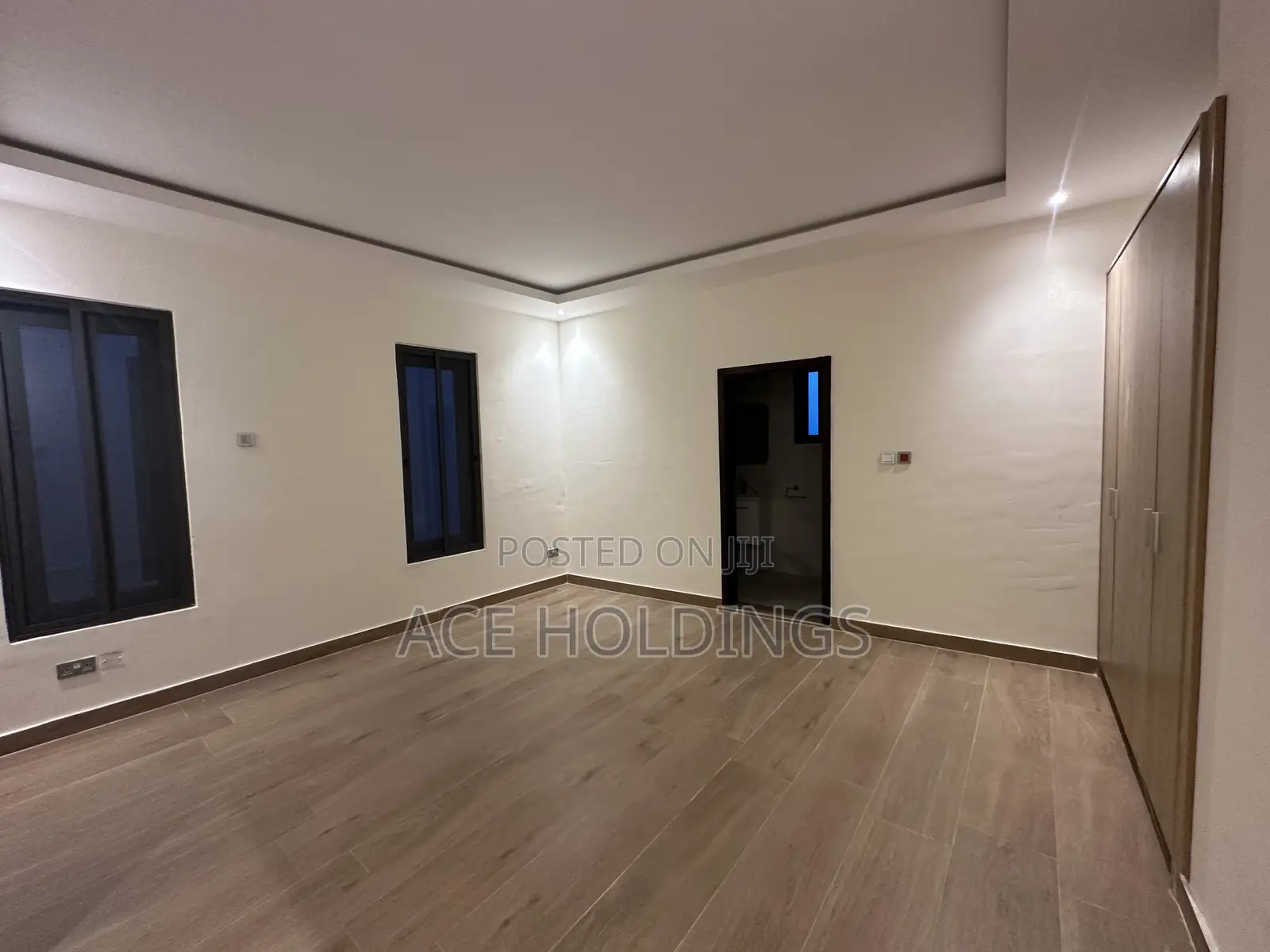 4bdrm Mansion in Ashaley Botwe, School Junction for sale