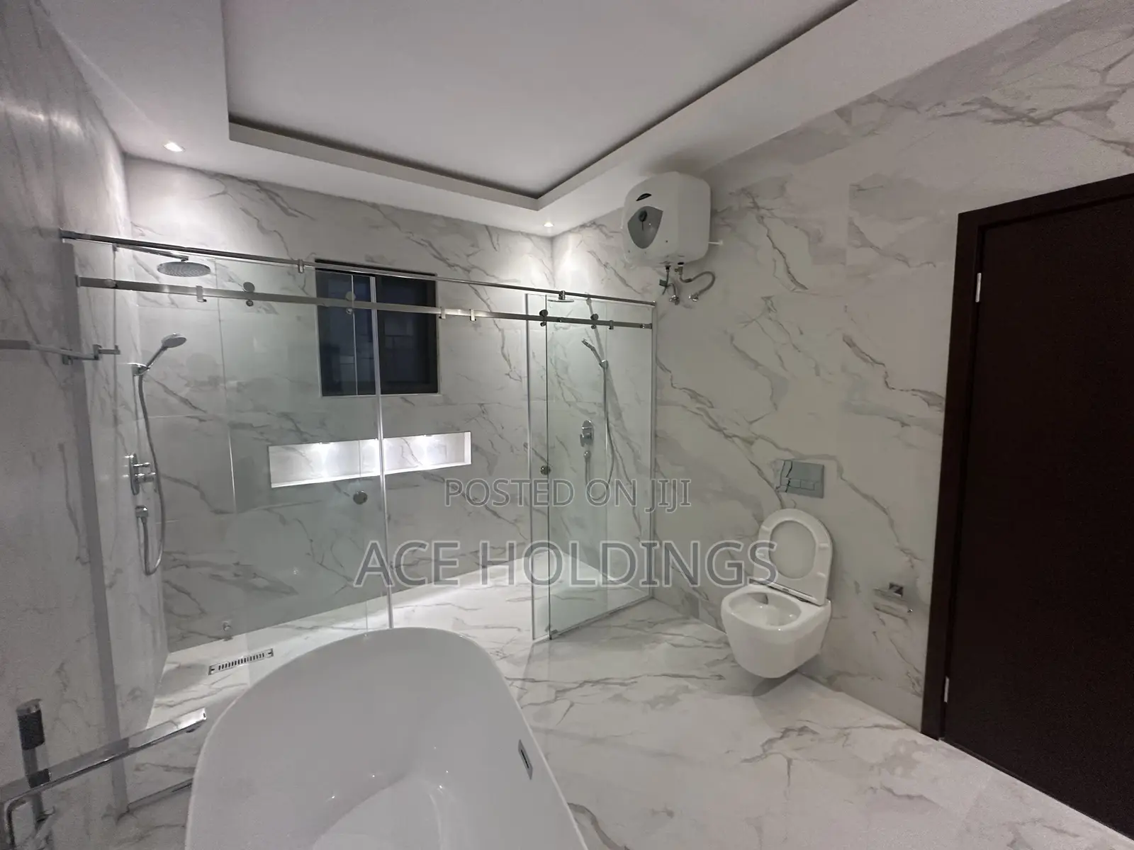 4bdrm Mansion in Ashaley Botwe, School Junction for sale