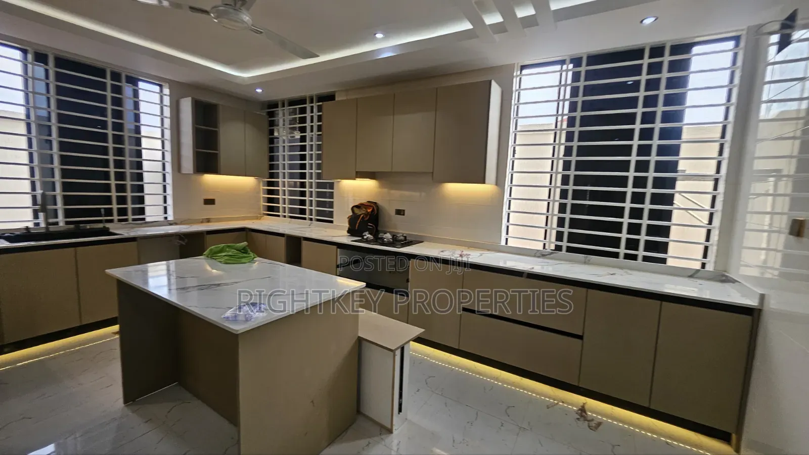 4bdrm House in Rightkey, Kumasi Metropolitan for sale