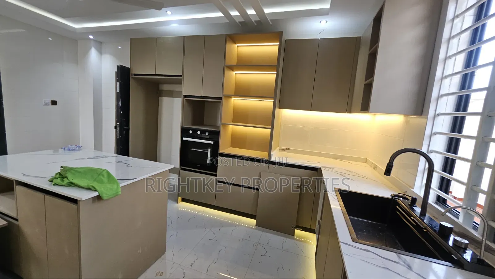 4bdrm House in Rightkey, Kumasi Metropolitan for sale