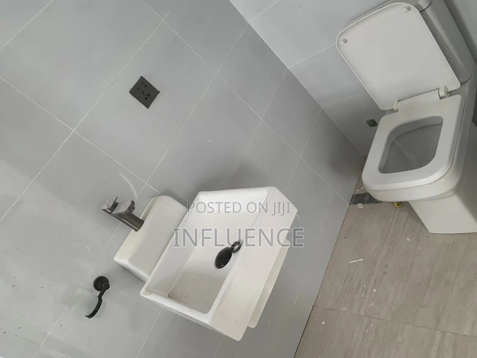 3bdrm House in Palace Mall Area, Spintex for sale