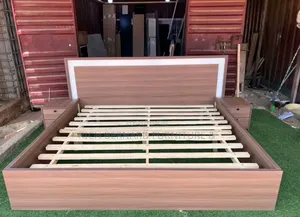 Modern Laminated Queen Size Bed With Ottoman