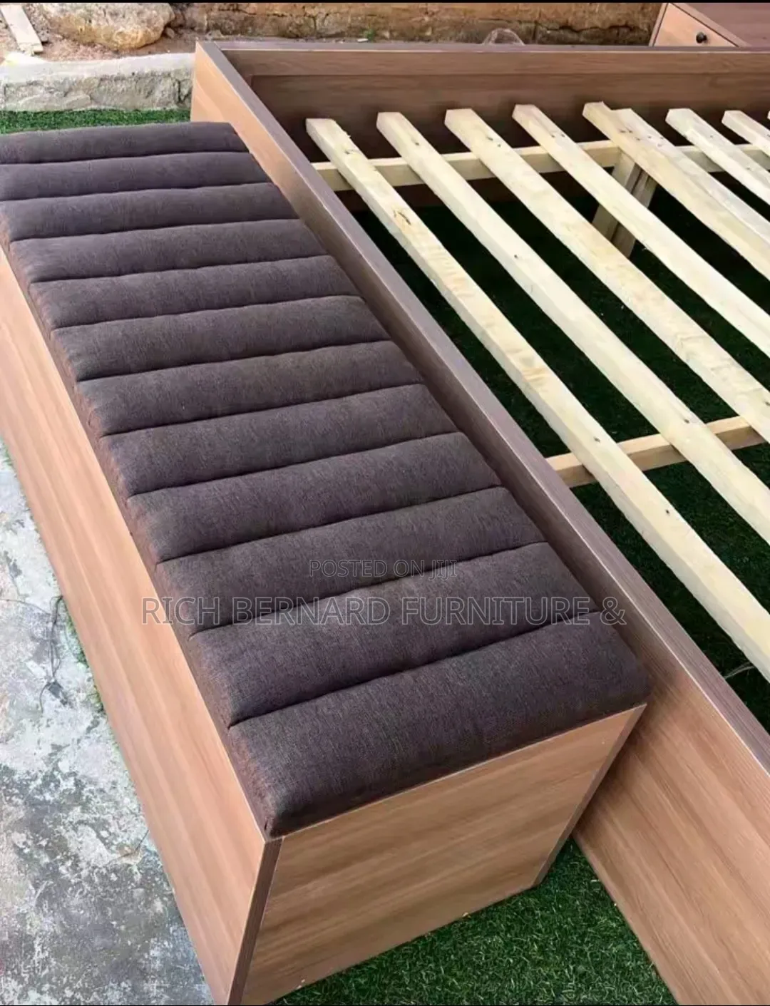 Modern Laminated Queen Size Bed With Ottoman