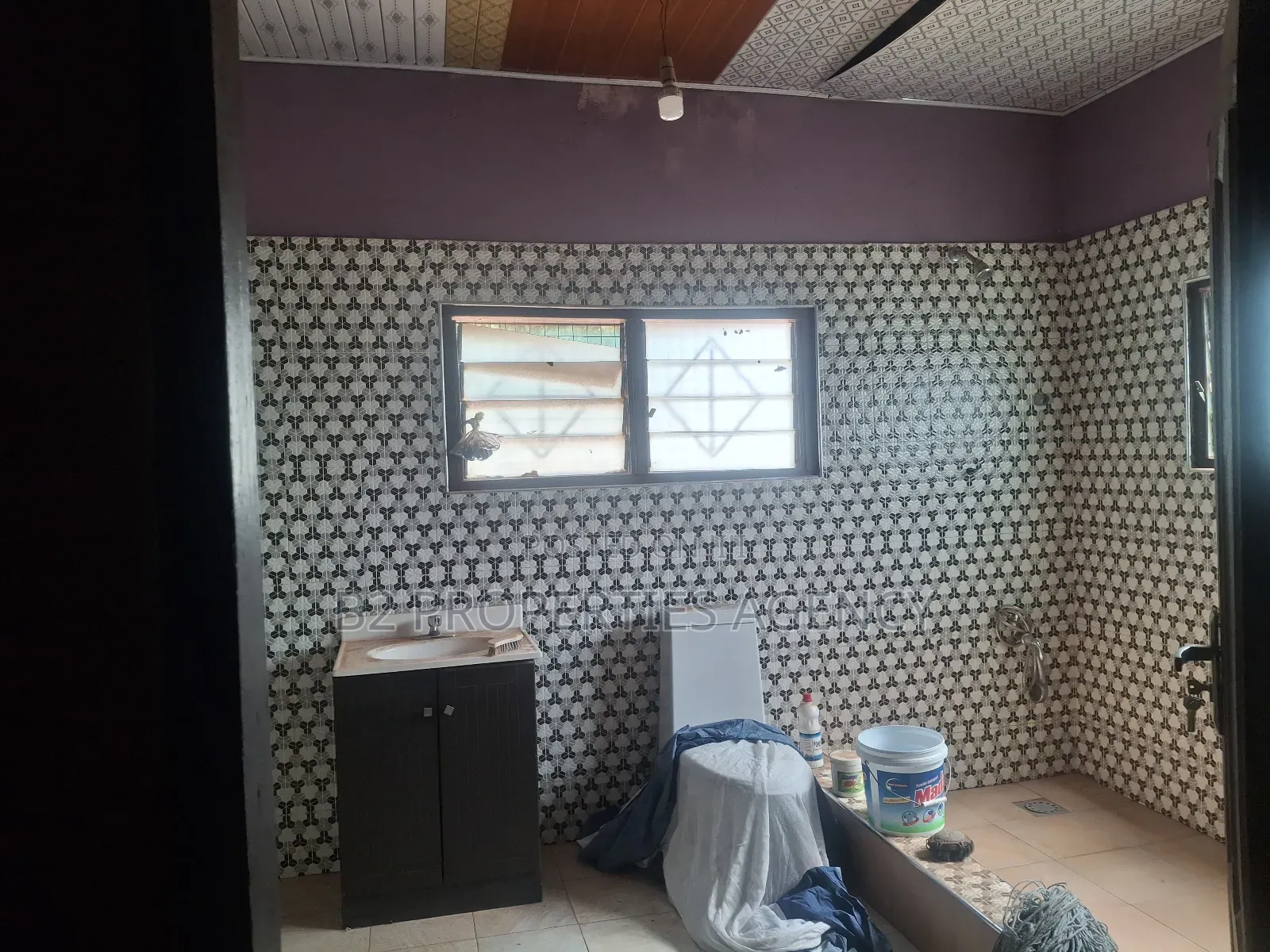 Furnished 7bdrm House in B2 Properties Agency, Kumasi Metropolitan