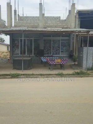 Road Side 2 Shops With Two Mini Flats (2 Single Room Self) Obakrowa