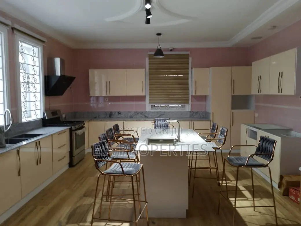 7bdrm House in Ea Properties, Community 25 for sale