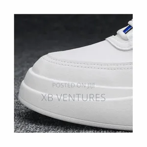 Men's Versatile
Lightweight Casual Sports Shoes