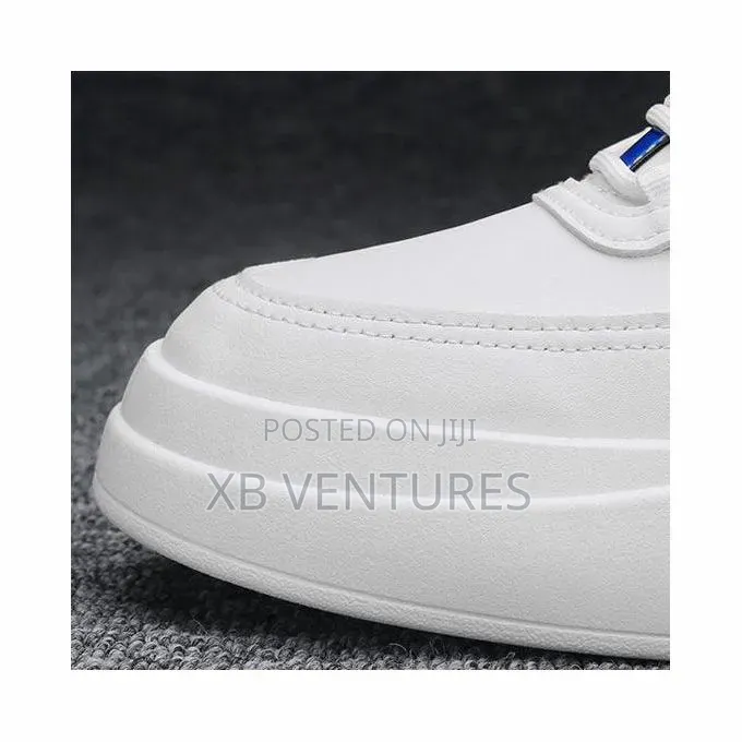 Men's Versatile
Lightweight Casual Sports Shoes