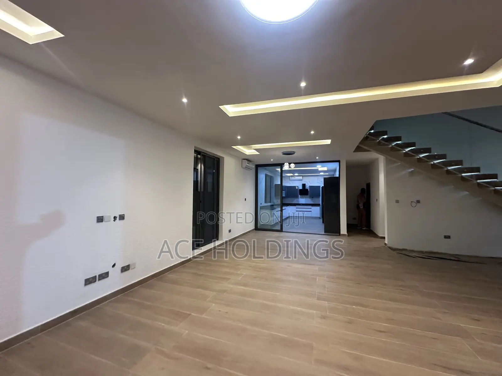 4bdrm House in School Junction, Adjiriganor for sale
