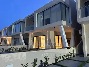 4bdrm House in School Junction, Adjiriganor for sale
