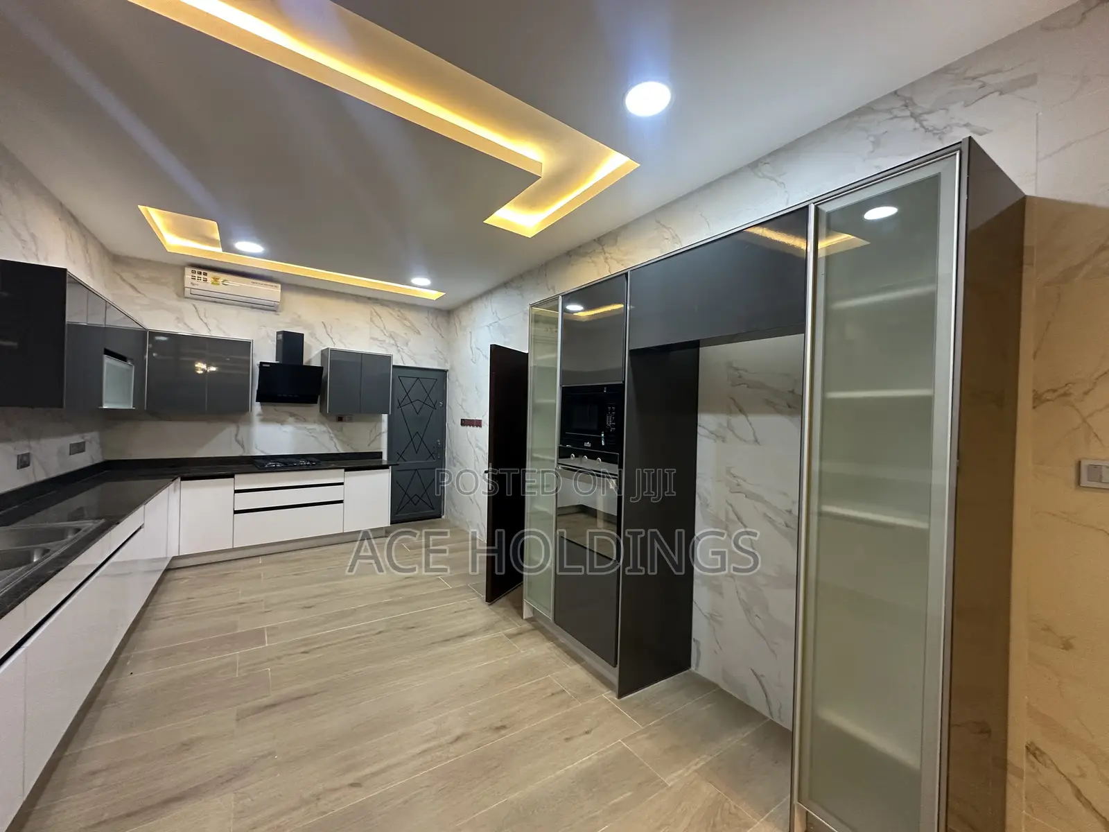 4bdrm House in School Junction, Adjiriganor for sale