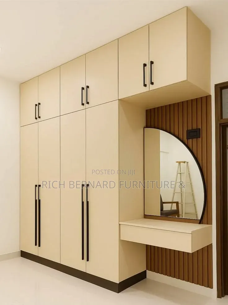 Customized Closet With Dresser Set