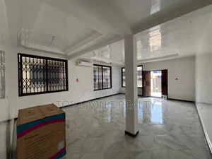 3bdrm Townhouse / Terrace in Oyarifa for rent