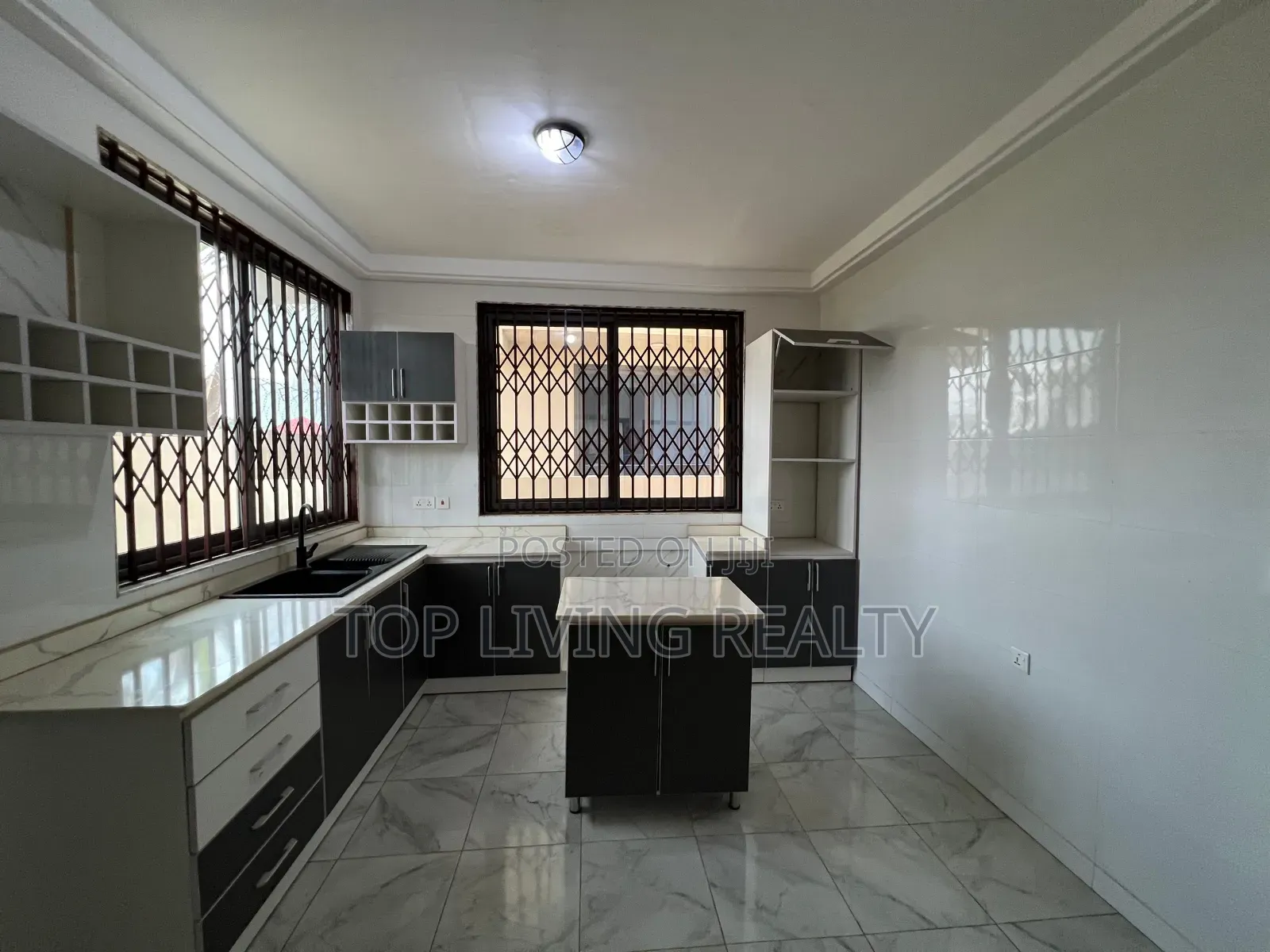 3bdrm Townhouse / Terrace in Oyarifa for rent
