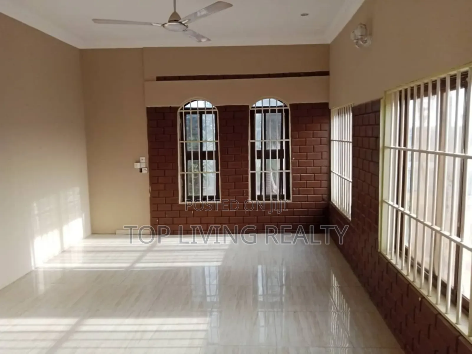 4bdrm House in 25, Community 25 for sale