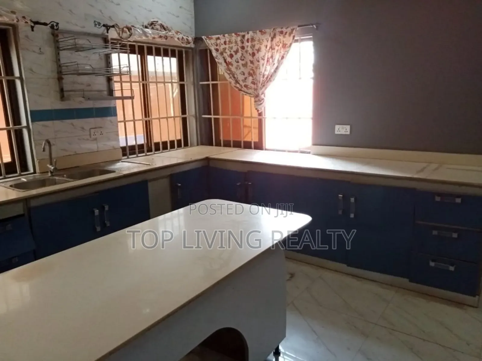 4bdrm House in 25, Community 25 for sale