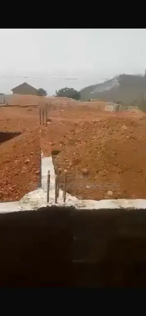 Land With Substructure