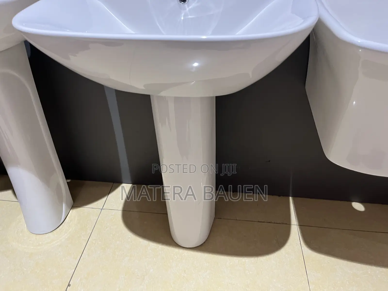 Wash Hand Basin With Pedestal 4010