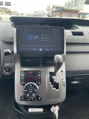 Android Car Tape For Voxy ( With Free Reverse Camera )