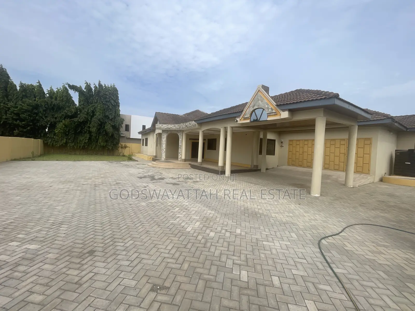 4bdrm House in East Legon, Adjiriganor for rent