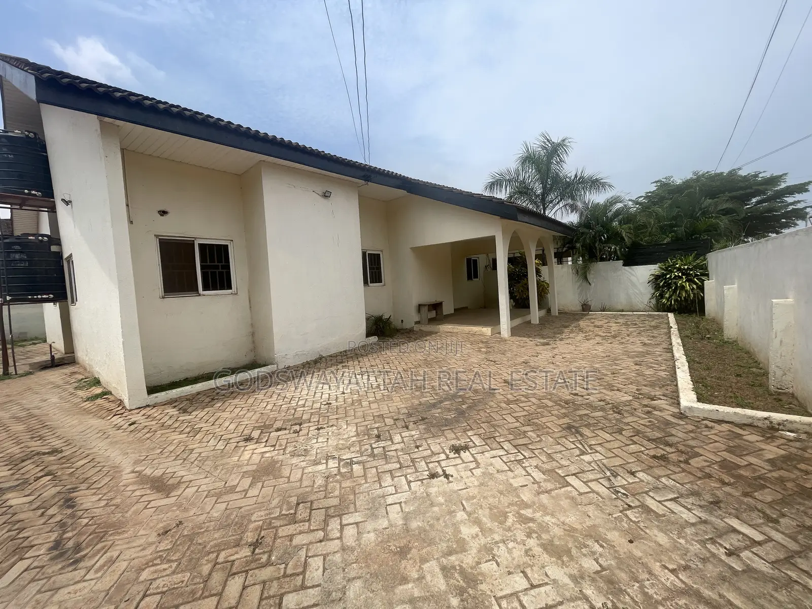 3bdrm House in East Legon, Adjiriganor for rent